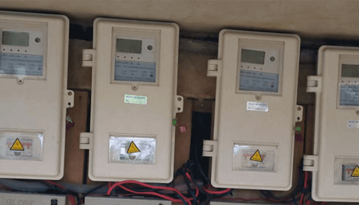 Exclusive privilege to two firms incapacitates metering rollout